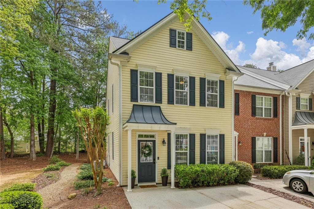 3 bedroom, 3 bathroom townhouse sold at 575 Gale Court, Alpharetta, GA 30004