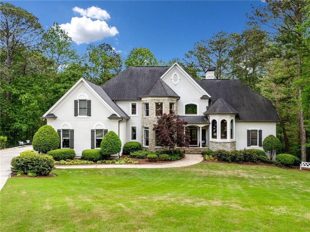 5 bedroom, 6 bathroom single family residence sold at 560 Indigo Drive, Roswell, GA 30075