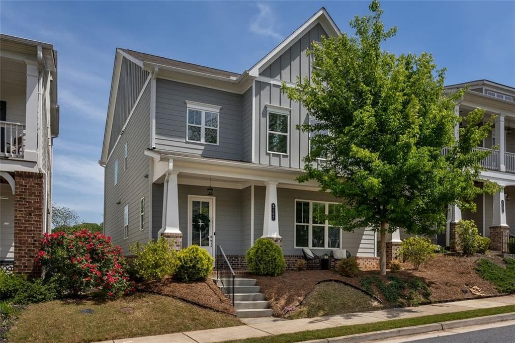 3 bedroom, 3 bathroom, 2,262 sq ft single family residence sold at 2467 Davis Drive, Smyrna, GA 30080
