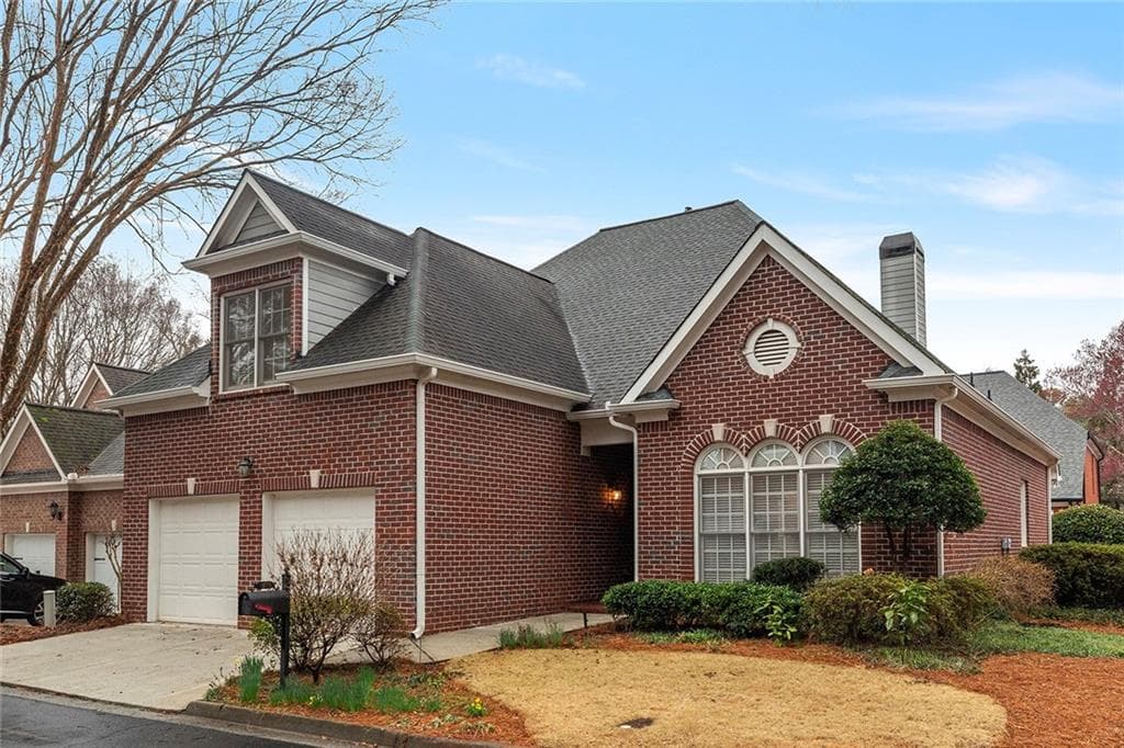 3 bedroom, 3 bathroom single family residence sold at 6275 Glen Oaks Lane, Atlanta, GA 30328