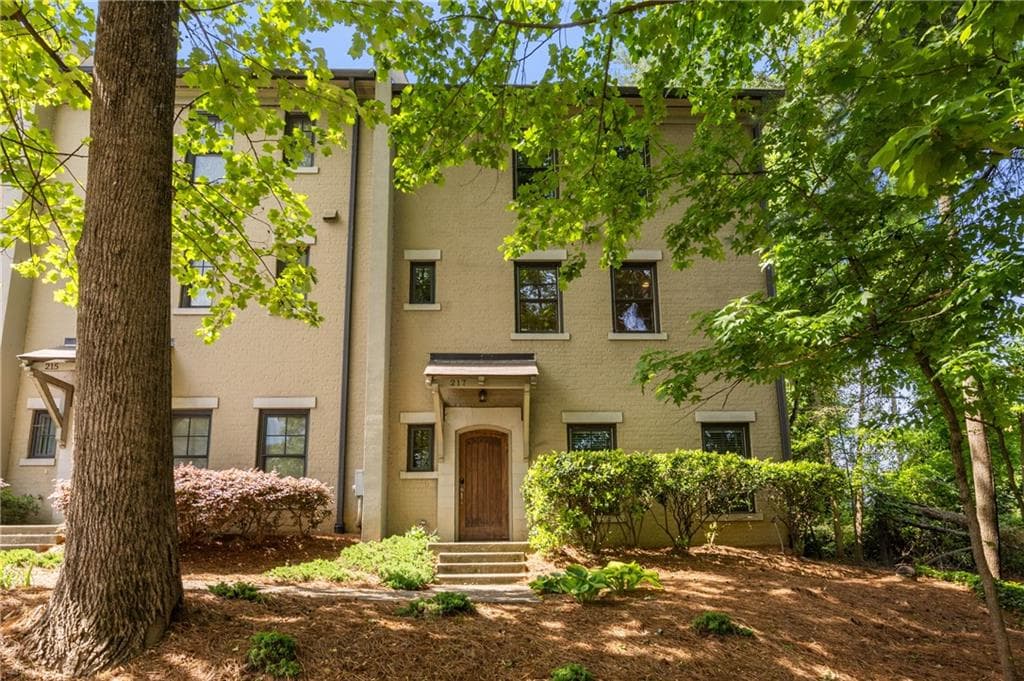 217 Knob Hills Circle, Decatur, GA 30030 — most recent listing photo
