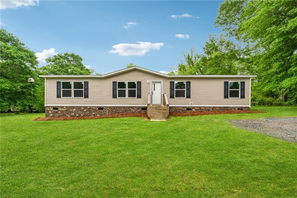 3 bedroom, 2 bathroom single family residence sold at 353 Scott Circle, Toccoa, GA 30577