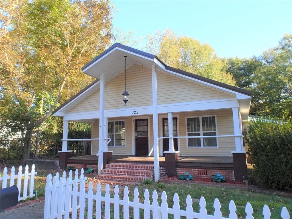 122 Mandeville Avenue