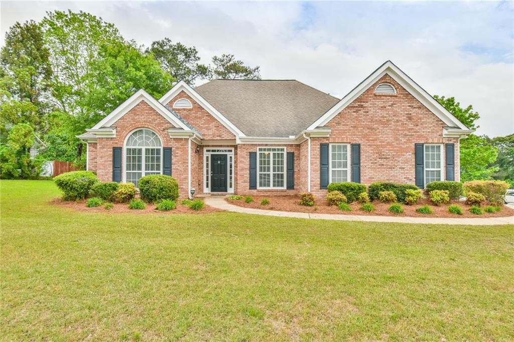 4 bedroom, 2 bathroom, 1,884 sq ft single family residence sold at 1719 Kings Cross Court, Hoschton, GA 30548