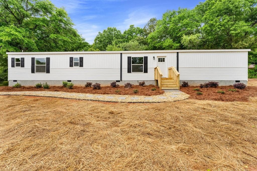 3 bedroom, 2 bathroom single family residence sold at 136 Pine Street, Danielsville, GA 30633