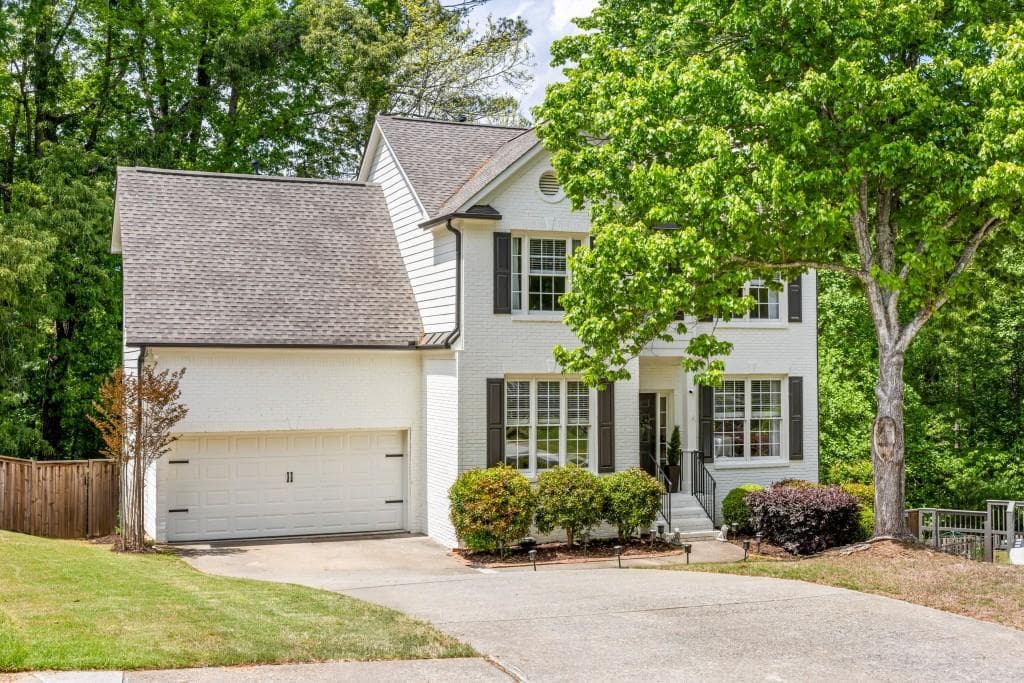 5 bedroom, 4 bathroom, 3,000 sq ft single family residence sold at 6000 Hampton Bluff Way, Roswell, GA 30075