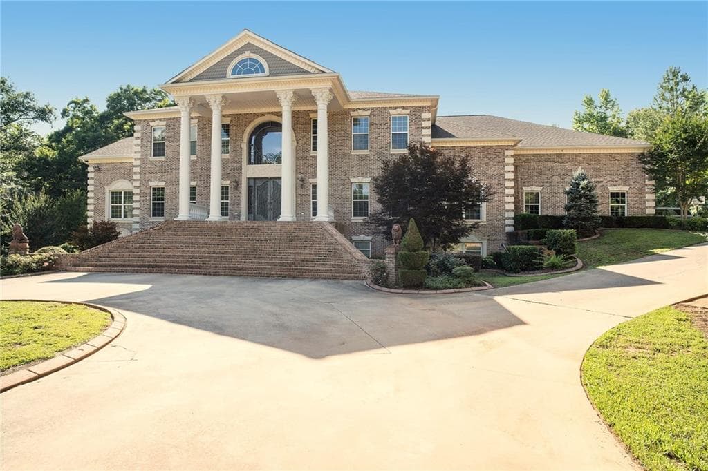 8 bedroom, 9 bathroom single family residence sold at 320 Riverbend Drive, Mcdonough, GA 30252