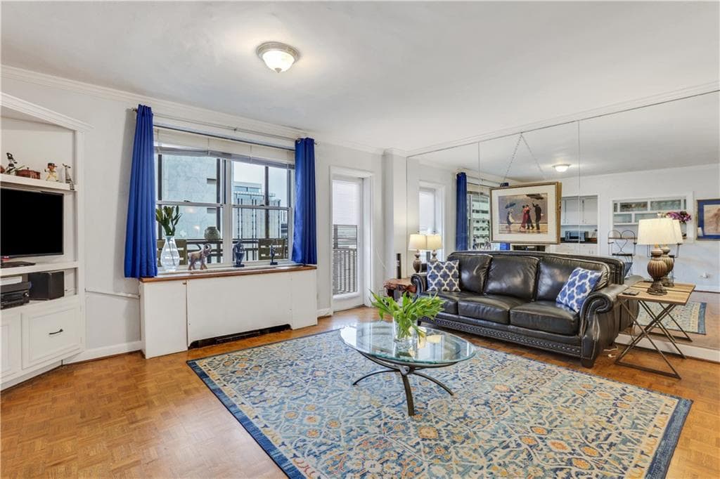 1 bedroom, 1 bathroom condominium sold at 300 Peachtree Street 22N, Atlanta, GA 30308