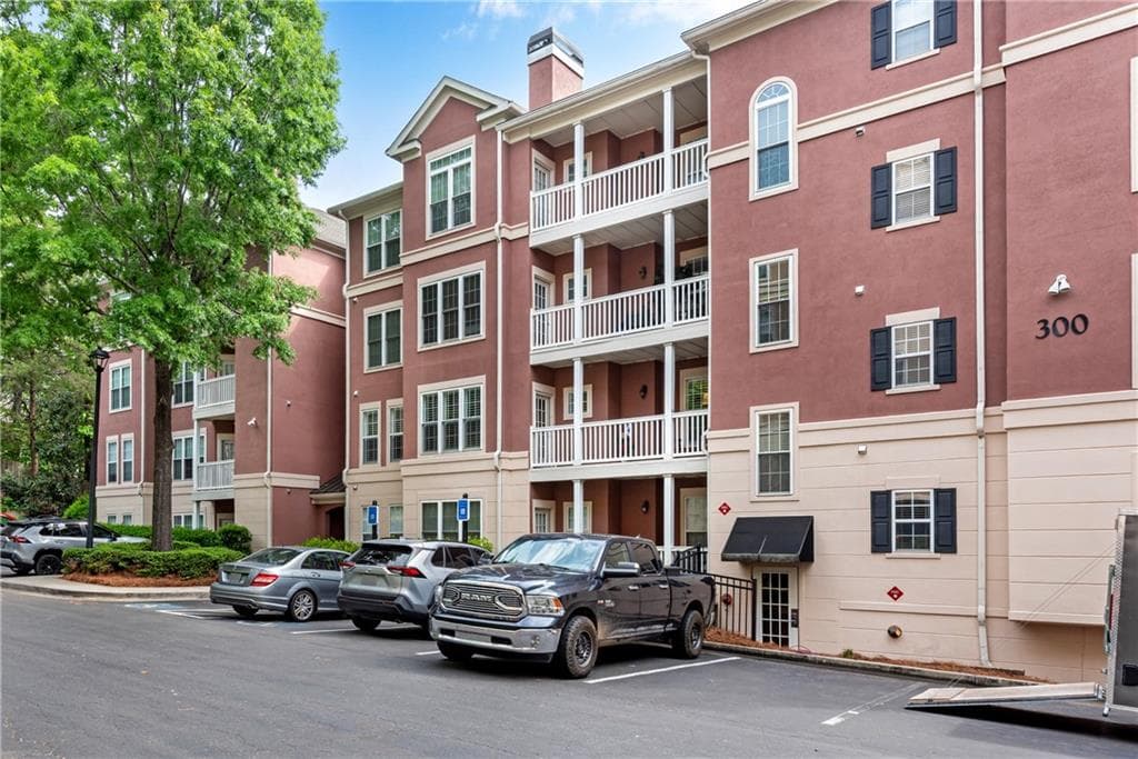 2 bedroom, 2 bathroom, 1,280 sq ft condominium sold at 324 Ashford Circle, Atlanta, GA 30338