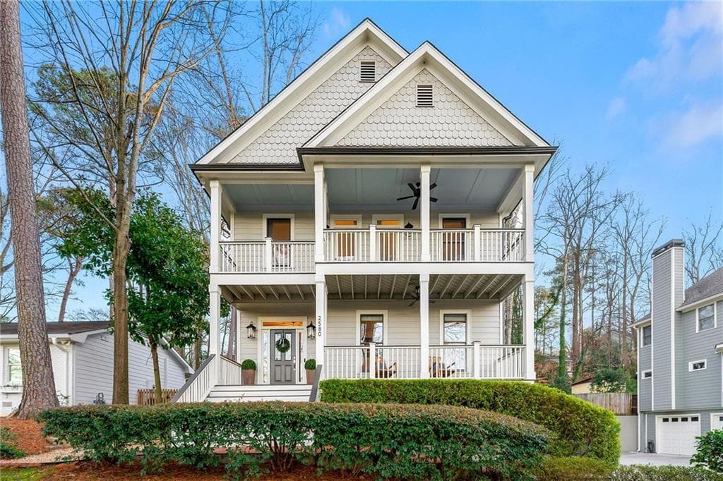 3 bedroom, 3 bathroom single family residence sold at 2580 Defoors Ferry Road, Atlanta, GA 30318