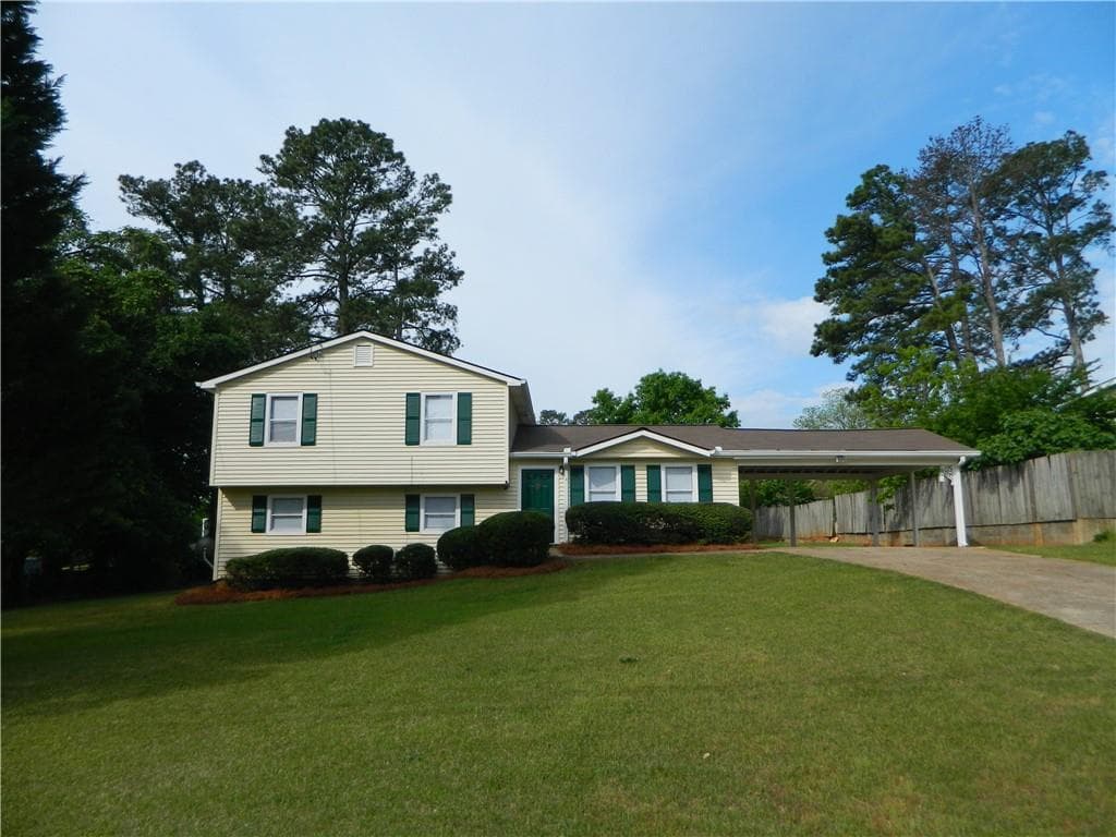 3 bedroom, 3 bathroom single family residence sold at 820 Emerald Forest Circle, Lawrenceville, GA 30044