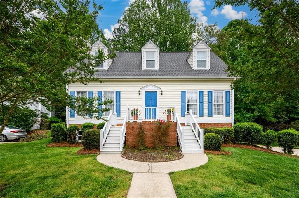 3 bedroom, 3 bathroom single family residence sold at 595 Long Oak Drive, Gainesville, GA 30501