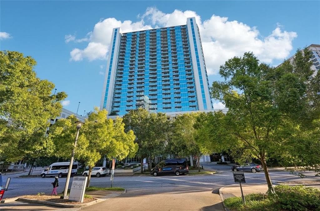 1 bedroom, 1 bathroom condominium sold at 3324 PEACHTREE Road 1104, Atlanta, GA 30326
