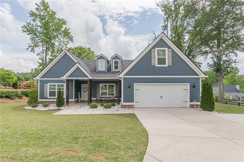 4 bedroom, 3 bathroom single family residence sold at 21 E Field Street, Newnan, GA 30263