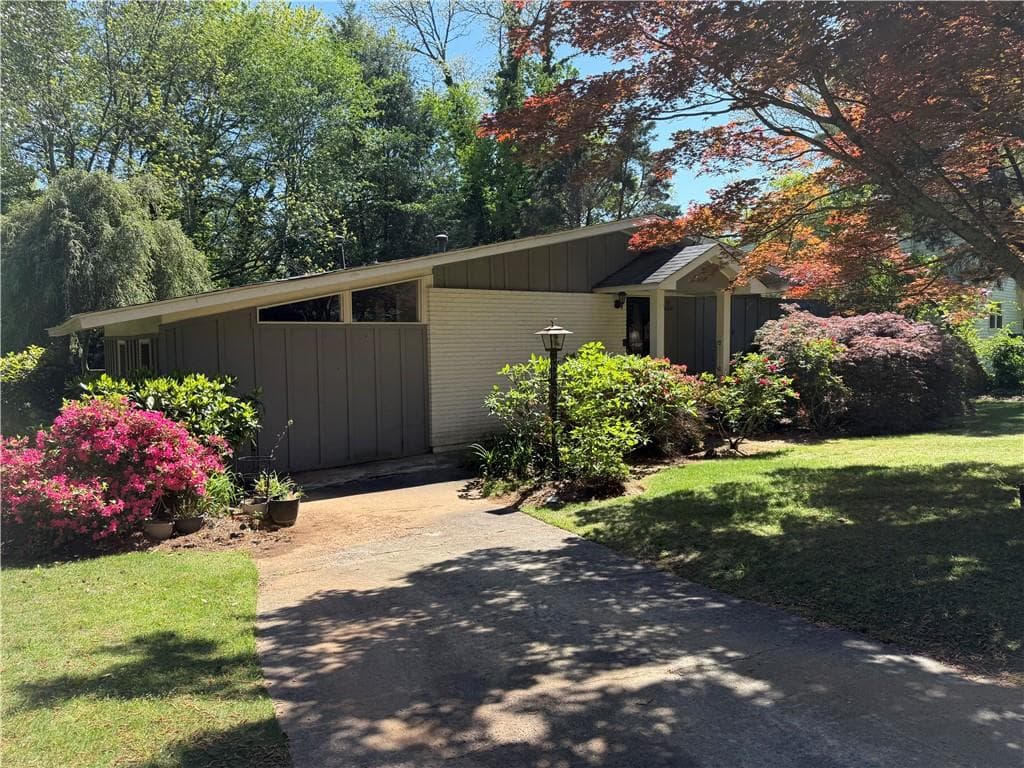 3 bedroom, 1 bathroom single family residence sold at 2010 Glenroy Drive, Smyrna, GA 30080