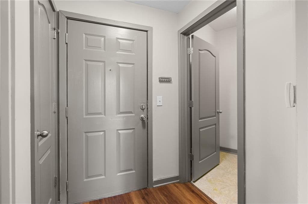 1 bedroom, 1 bathroom, 978 sq ft condominium for sale at 390 17th Street 5008, Atlanta, GA 30363 — photo 2