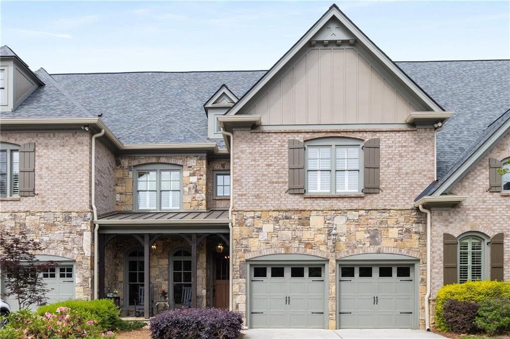 3 bedroom, 5 bathroom, 4,100 sq ft townhouse sold at 320 Wisteria Circle, Roswell, GA 30076