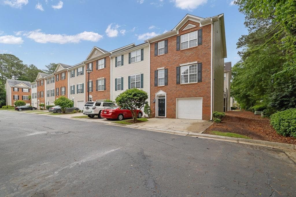 3 bedroom, 4 bathroom townhouse sold at 2388 Beaver Falls Drive, Norcross, GA 30071