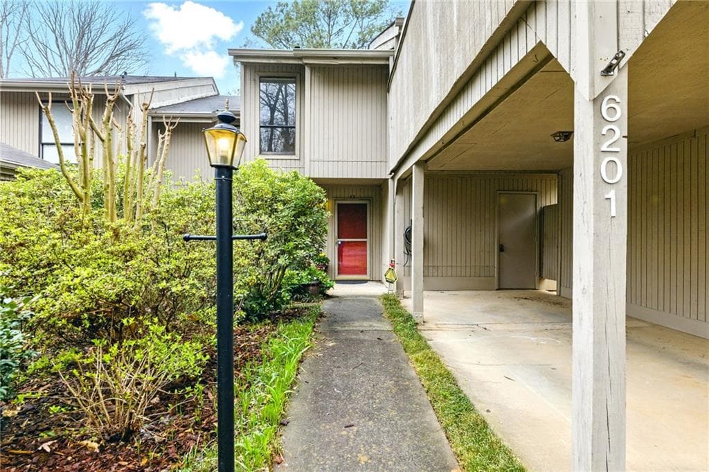 3 bedroom, 3 bathroom townhouse sold at 6201 Willow Run Road, Peachtree Corners, GA 30092