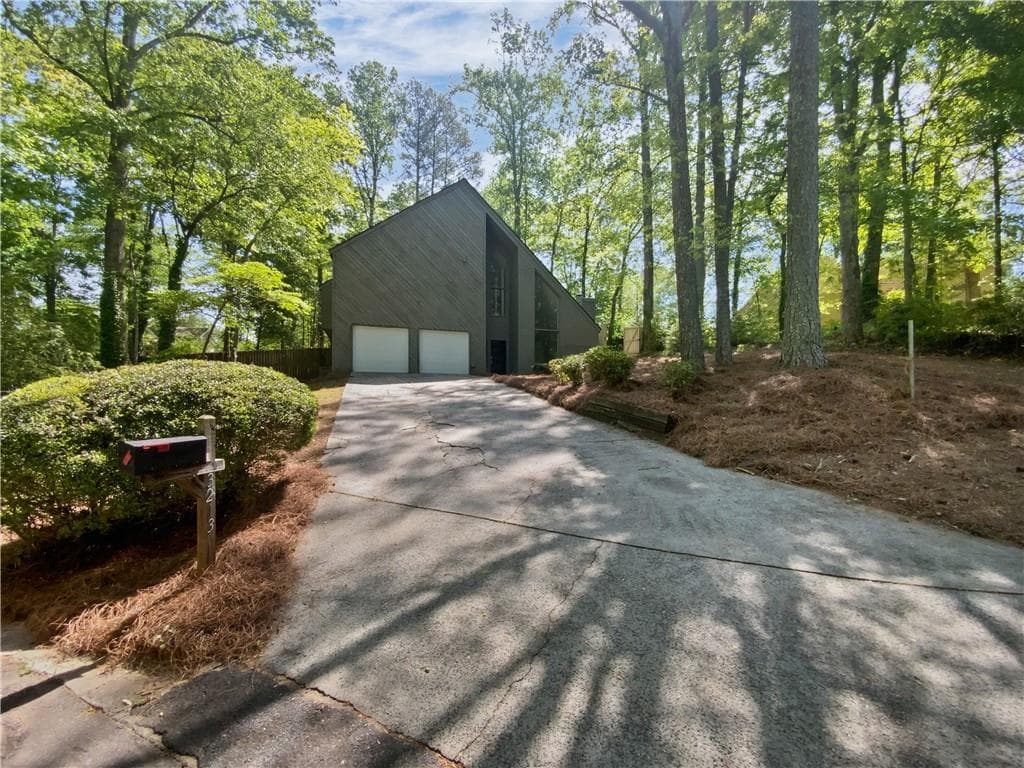 3 bedroom, 3 bathroom single family residence sold at 3213 Cedar Bluff Drive, Marietta, GA 30062