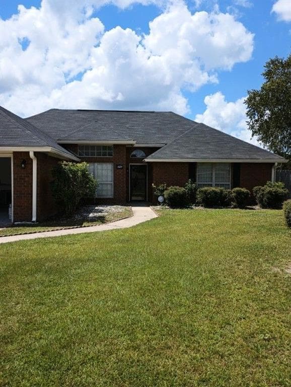 4 bedroom, 2 bathroom single family residence sold at 1824 Lawnwoods Drive, Hinesville, GA 31313