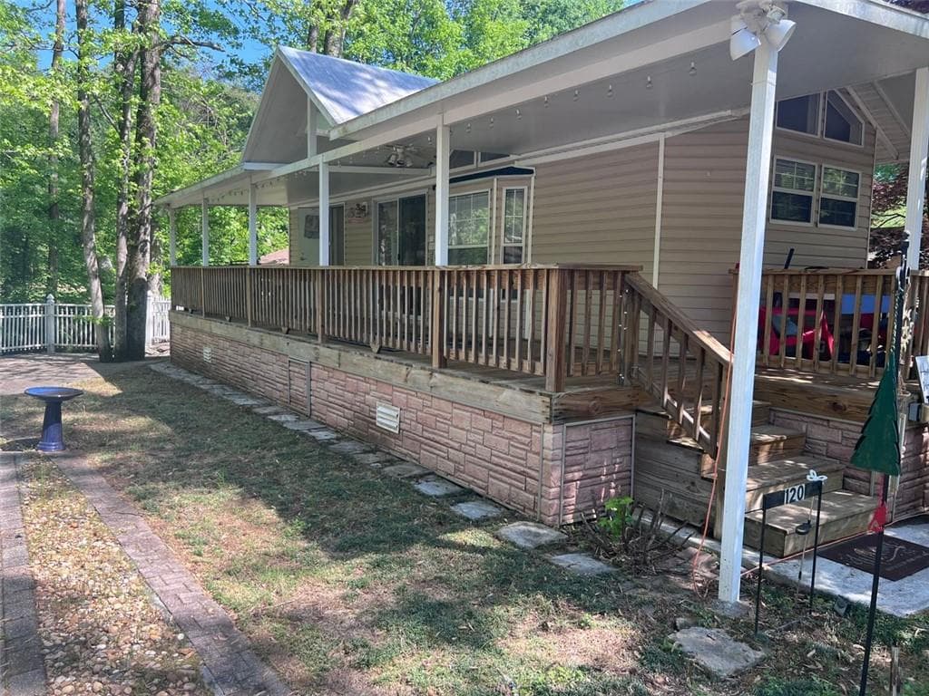 1 bedroom, 1 bathroom single family residence sold at 120 Creekview Drive, Cleveland, GA 30528