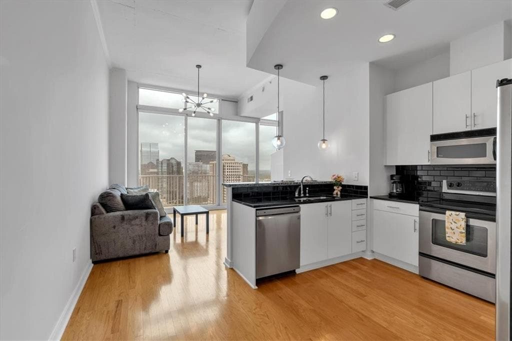 1 bedroom, 1 bathroom, 701 sq ft condominium sold at 860 Peachtree Street 2815, Atlanta, GA 30308