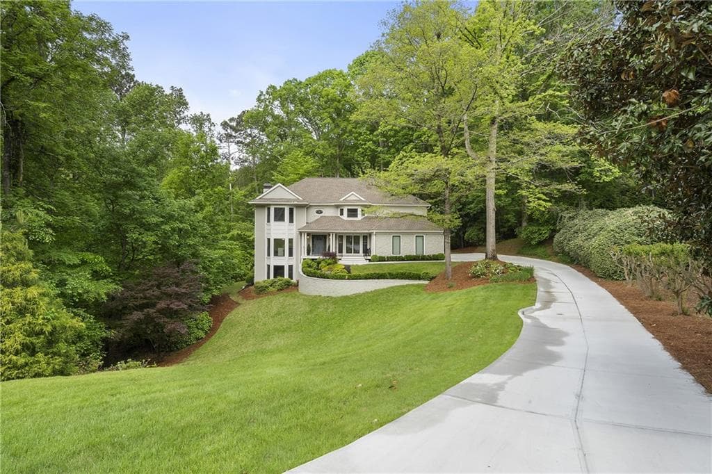 4 bedroom, 5 bathroom, 4,637 sq ft single family residence sold at 660 Willow Knoll Drive, Marietta, GA 30067