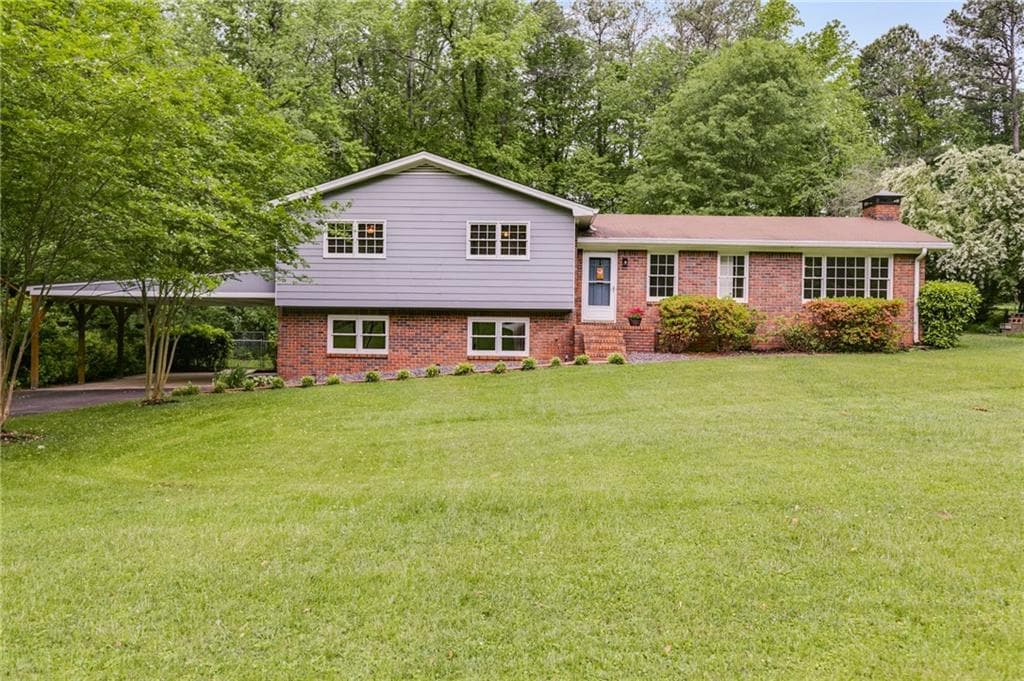 3 bedroom, 2 bathroom single family residence sold at 385 Vineyard Drive, Marietta, GA 30064