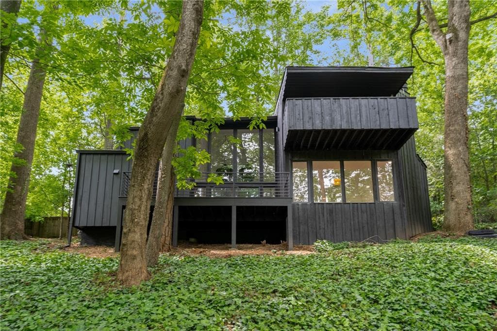 4 bedroom, 3 bathroom, 3,207 sq ft single family residence sold at 5020 Vallo Vista Court, Atlanta, GA 30342