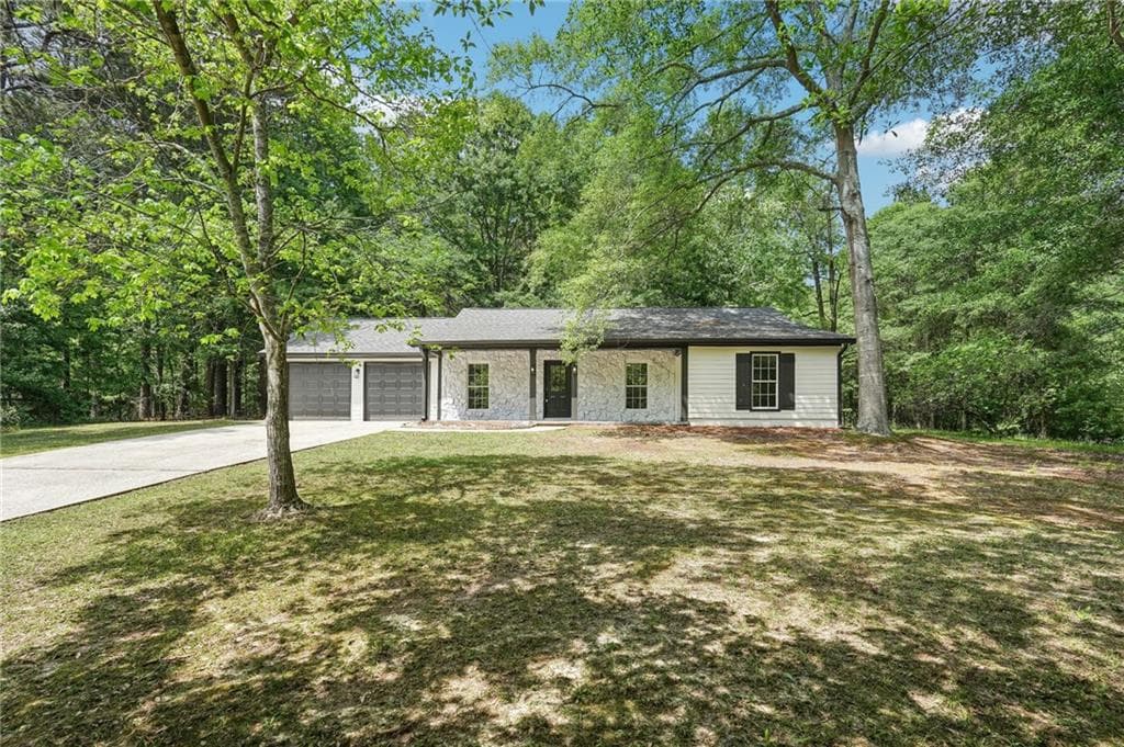 3 bedroom, 2 bathroom single family residence sold at 250 Huntcliff Court, Fayetteville, GA 30214