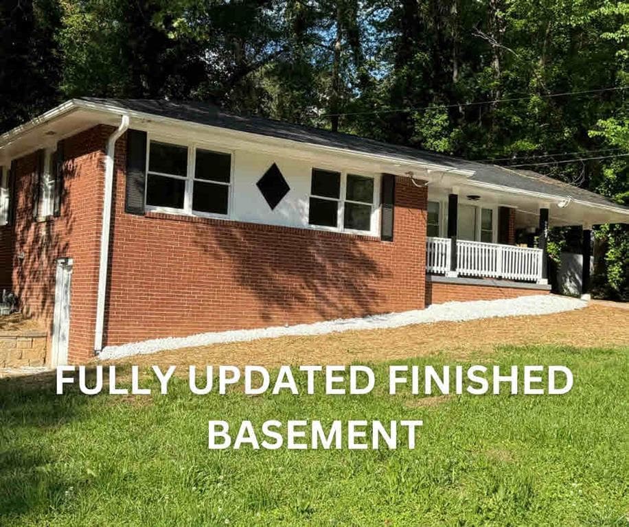 5 bedroom, 3 bathroom single family residence sold at 257 E Simon Terrace, Atlanta, GA 30318