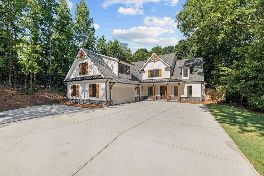 5 bedroom, 3 bathroom, 2,400 sq ft single family residence under contract at 535 Shamrock Drive, Cumming, GA 30040