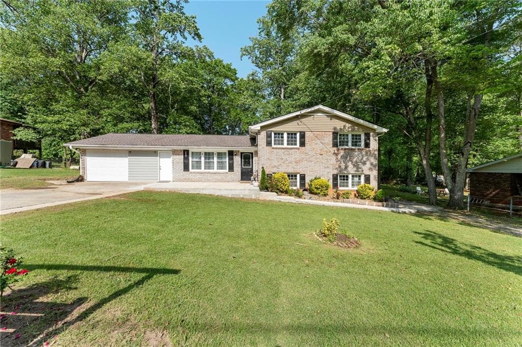 6 bedroom, 3 bathroom, 1,619 sq ft single family residence sold at 4070 Lauada Drive, Douglasville, GA 30135