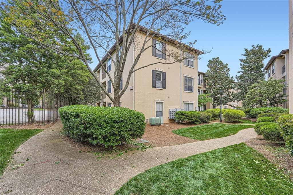 2 bedroom, 2 bathroom condominium sold at 3777 Peachtree Road 1512, Brookhaven, GA 30319