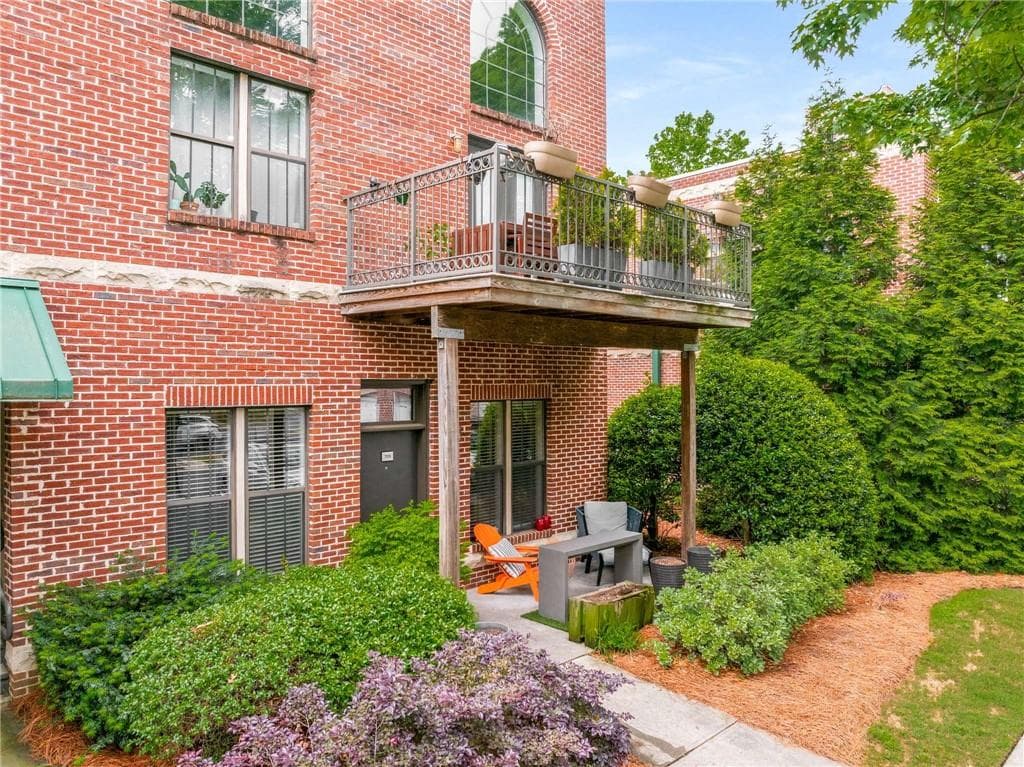 2 bedroom, 1 bathroom, 724 sq ft condominium sold at 791 Wylie Street 709, Atlanta, GA 30316