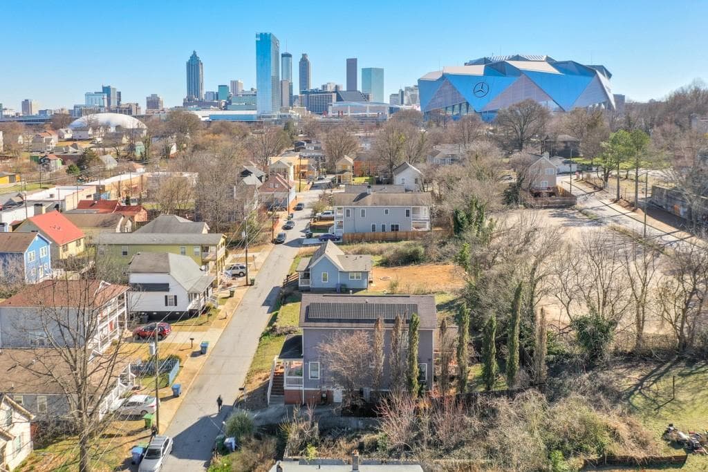 3 bedroom, 2 bathroom single family residence sold at 660 Delbridge Street, Atlanta, GA 30314
