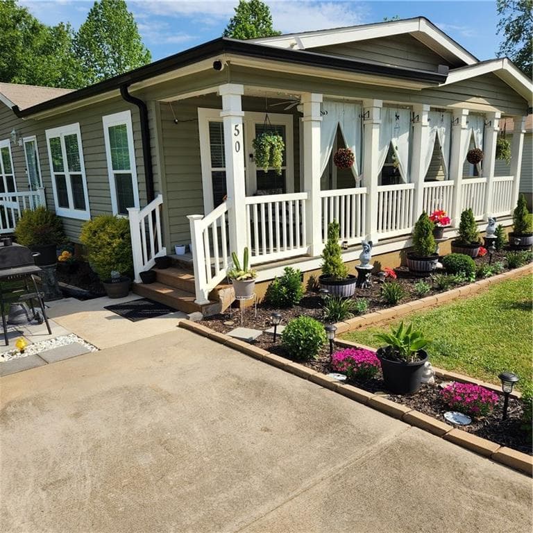 3 bedroom, 2 bathroom single family residence sold at 50 Meadow View Street, Newnan, GA 30263