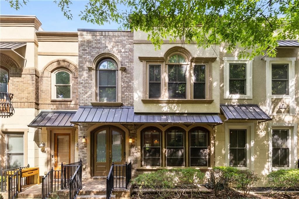 2 bedroom, 4 bathroom townhouse sold at 396 15th Street 6, Atlanta, GA 30318