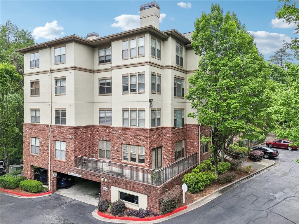 1 bedroom, 1 bathroom, 825 sq ft condominium sold at 5559 Glenridge Drive 1103, Sandy Springs, GA 30342