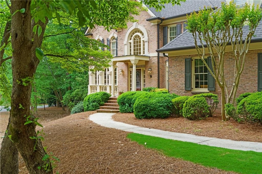 5 bedroom, 5 bathroom single family residence sold at 1100 Kensington Court, Johns Creek, GA 30022