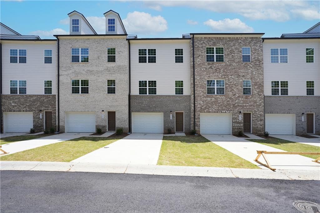 4 bedroom, 4 bathroom, 1,960 sq ft townhouse under contract at 4964 Villager Lane, Stone Mountain, GA 30083
