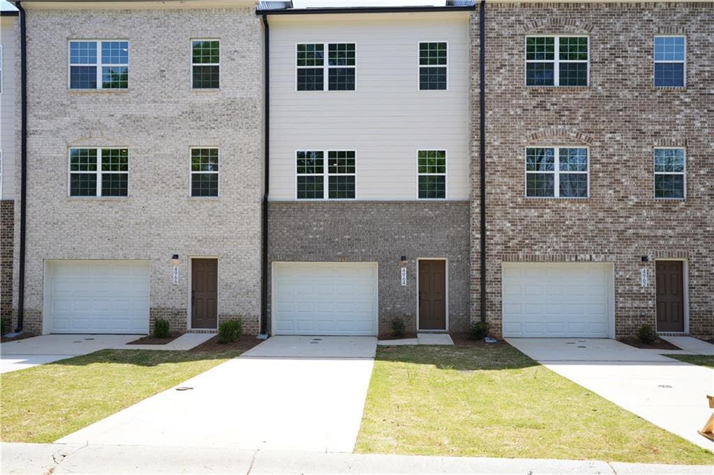 4 bedroom, 4 bathroom, 1,960 sq ft townhouse under contract at 4964 Villager Lane, Stone Mountain, GA 30083 — photo 2