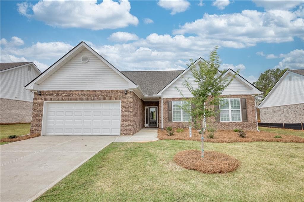 3 bedroom, 2 bathroom, 2,028 sq ft single family residence under contract at 939 Park Place Street, Social Circle, GA 30025 — photo 3