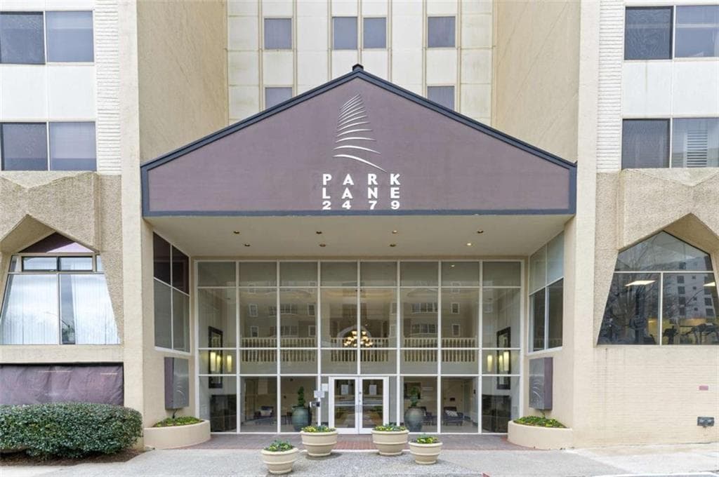 1 bedroom, 1 bathroom, 837 sq ft condominium for sale at 2479 Peachtree Road 601, Atlanta, GA 30305