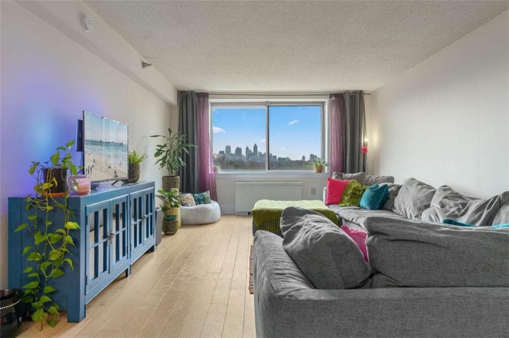 1 bedroom, 1 bathroom, 837 sq ft condominium for sale at 2479 Peachtree Road 601, Atlanta, GA 30305 — photo 2