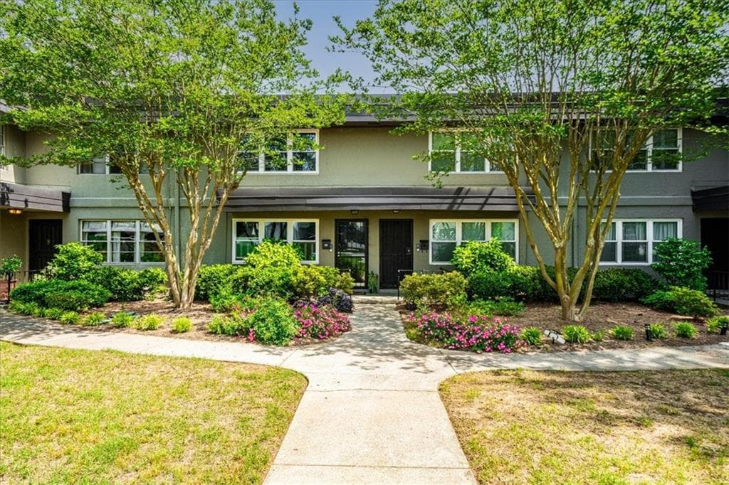 2 bedroom, 2 bathroom, 1,102 sq ft condominium sold at 331 Lakemoore Drive C, Atlanta, GA 30342