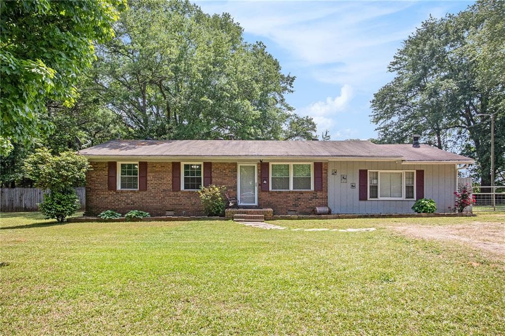 3 bedroom, 2 bathroom single family residence sold at 8421 Highway 98, Commerce, GA 30530