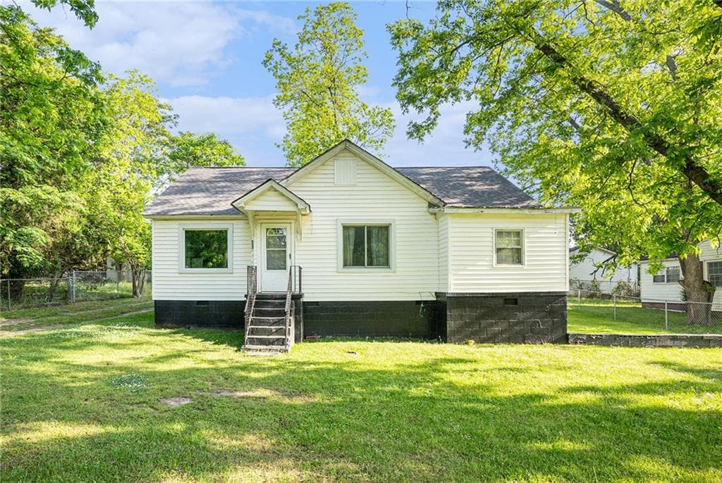 3 bedroom, 1 bathroom single family residence sold at 911 Clayton Street, Griffin, GA 30223