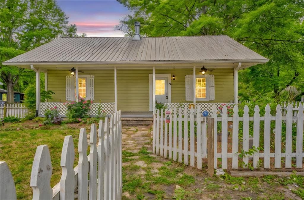 2 bedroom, 1 bathroom single family residence sold at 44 Fannin Street, Cave Spring, GA 30124